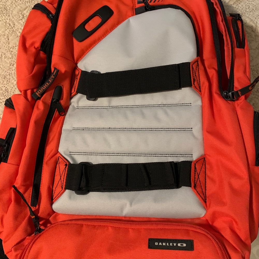 Oakley Men’s Orange Backpack, like new! L